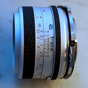Tamron 28mm f/2.8 side view